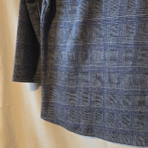 Van Heusen Gray And Blue Blouse With 3/4 Sleeves Womens Size Medium - Picture 5 of 8